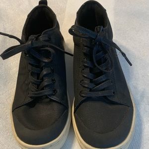 NWOT Toms boys shoes